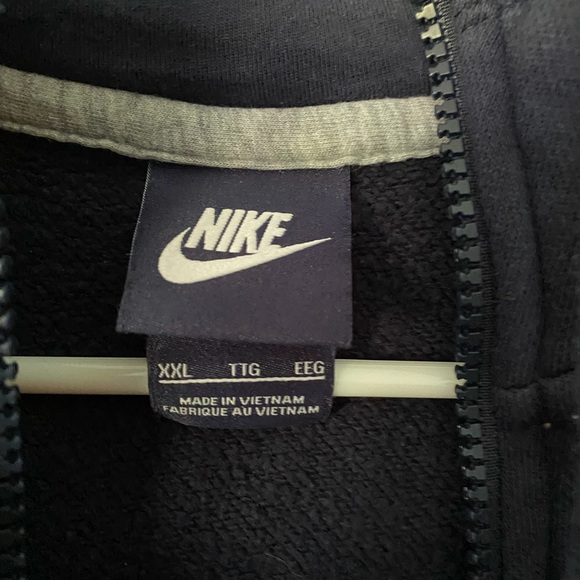 Preowned Navy Nike hoodie in preowned but good condition sz XXL no holes/tears - Picture 2 of 4